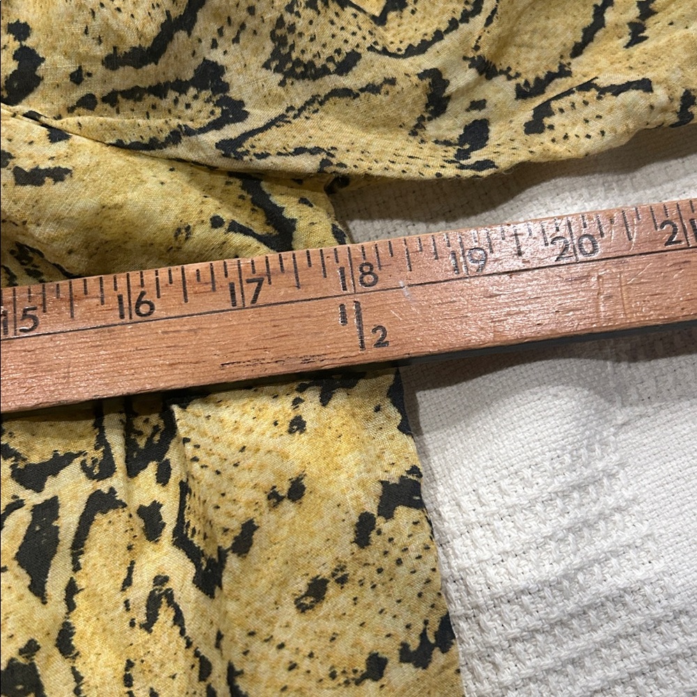 Frame Yellow Snake Print Off-Shoulder Top size small - Picture 5 of 8